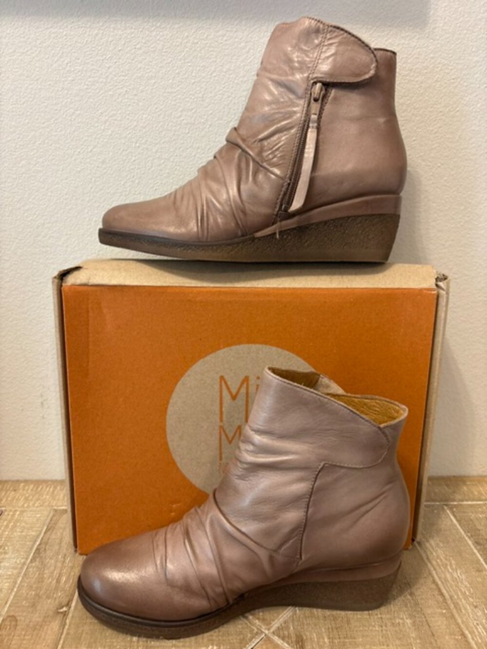 NEW Miz Mooz Mayleen Leather Ruched Wedge Boots Beige EU 38 US 7.5-8 - Picture 5 of 6